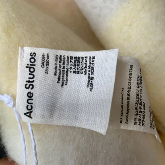 Acne Studios Soft Fluffy Pastel Scarf Cozy IT-Girl Winter Vibes - Picture 4 of 5